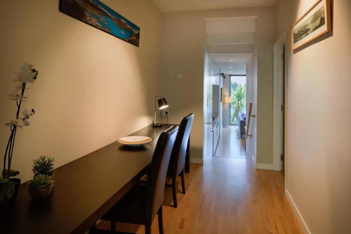 Stunning Lakeview 1 Bedroom Apartment Квинстаун Экстерьер фото