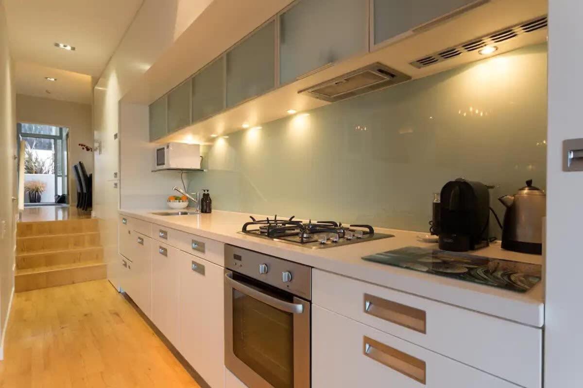 Stunning Lakeview 1 Bedroom Apartment Квинстаун Экстерьер фото