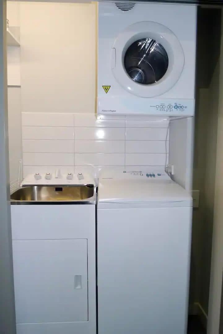 Stunning Lakeview 1 Bedroom Apartment Квинстаун Экстерьер фото