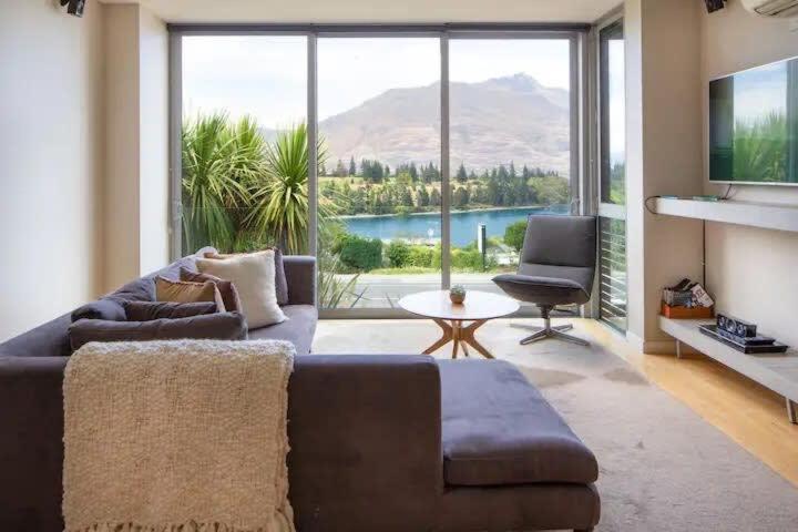 Stunning Lakeview 1 Bedroom Apartment Квинстаун Экстерьер фото